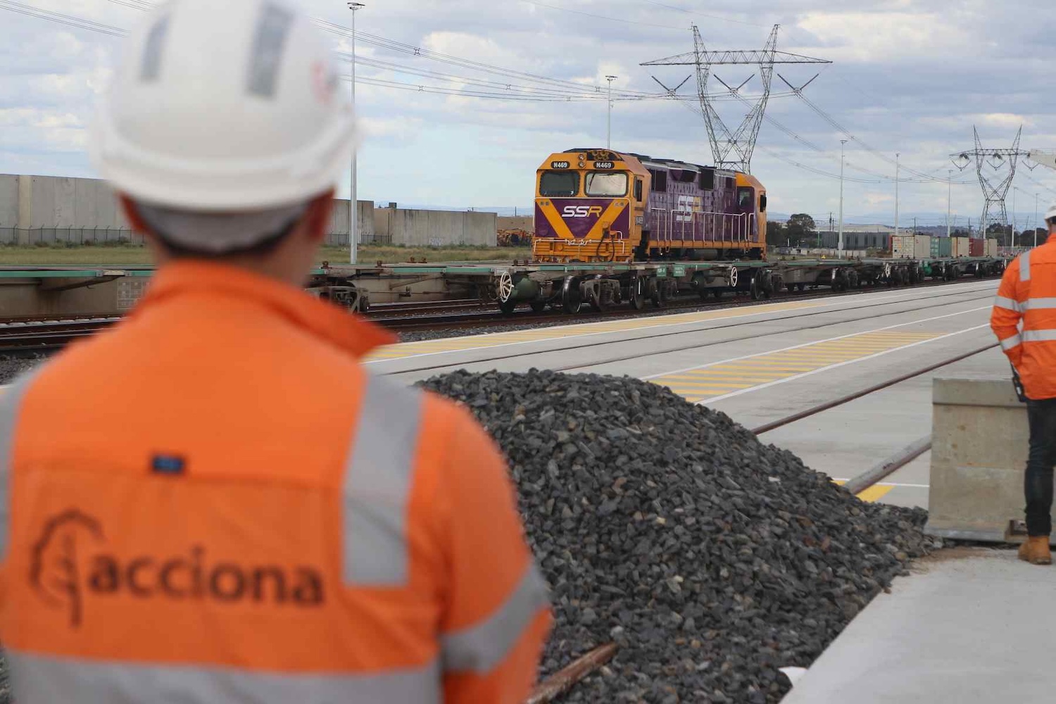 First freight train welcomed at new Victorian intermodal terminal